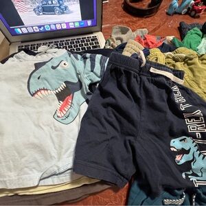 Lot of 2T BOYS CLOTHES - 5 shorts, 2 pants , 6 shirts, 4 long sleeve